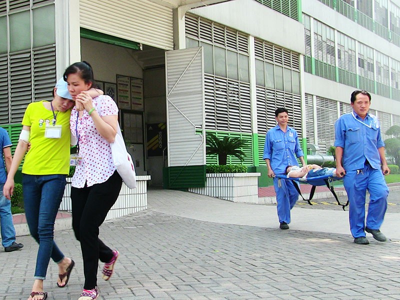 'Giải thoát' 4.000 công nhân trong buổi cháy giả - ảnh 5